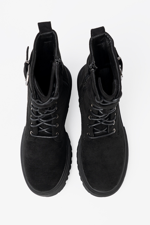 juodos spalvos auliniai batai su sagtimis i raišteliaim