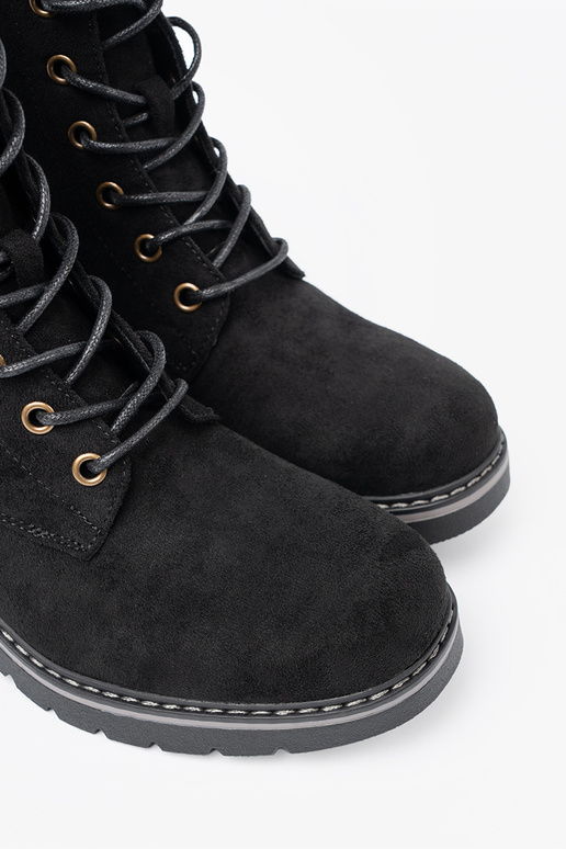 juodos spalvos suvarstytas auliniai batai z grubą podeszĮą