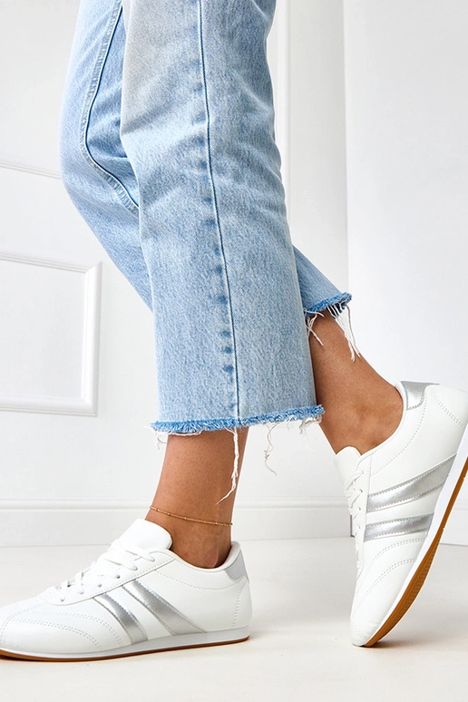 Balti teniso tipo sportbačiai su... Balti teniso tipo sportbačiai su...