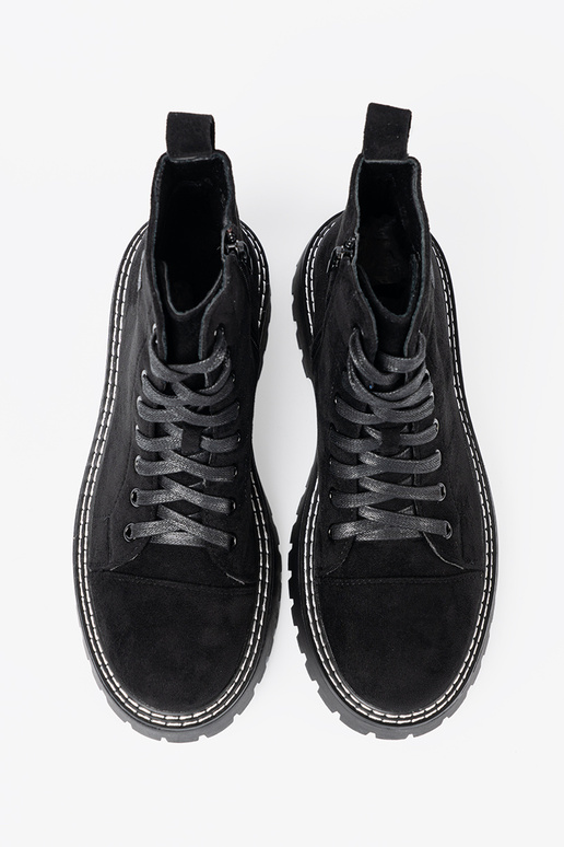 juodos spalvos suvarstytas batai z błyszczącym širdiesm