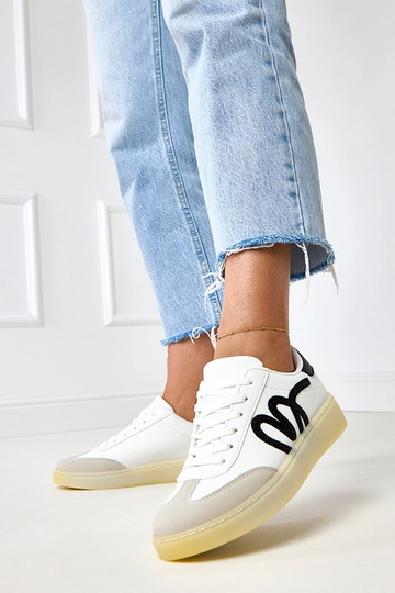 Balti sportiniai bateliai... 2