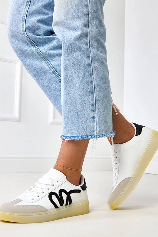 Balti sportiniai bateliai su...