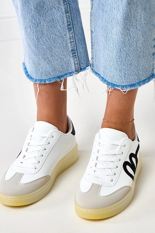 Balti sportiniai bateliai su...