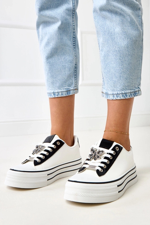 Balti sportiniai bateliai su... Balti sportiniai bateliai su...