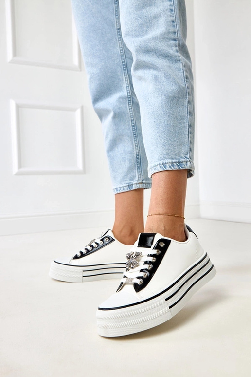 Balti sportiniai bateliai su... Balti sportiniai bateliai su...