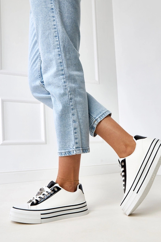 Balti sportiniai bateliai su... Balti sportiniai bateliai su...