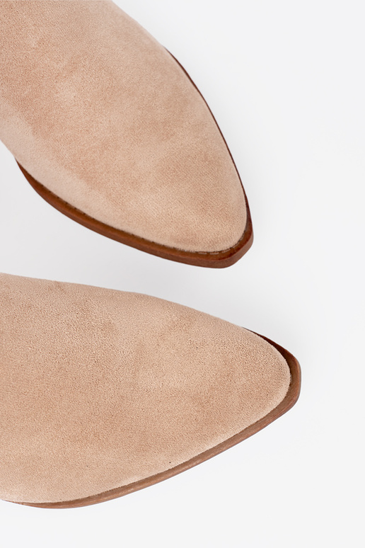 smėlio spalvos moteriški batai o klasycznym kroju