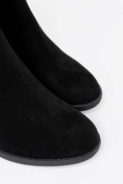 Elegantiško stiliaus batai juodos spalvos ant kulno su raukintu viršumi