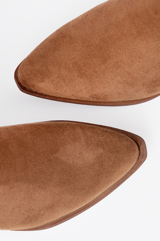 rudos spalvos moteriški batai o klasycznym kroju