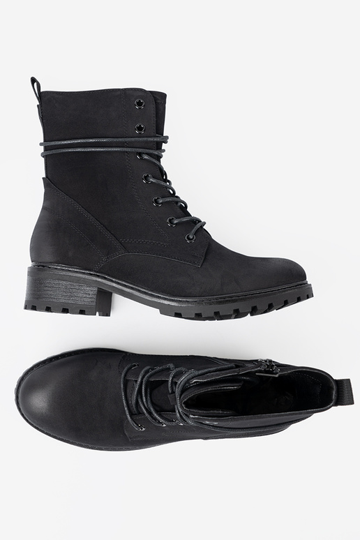 Tai turidingi juodos spalvos auliniai batai z ozdobnym raišteliaim