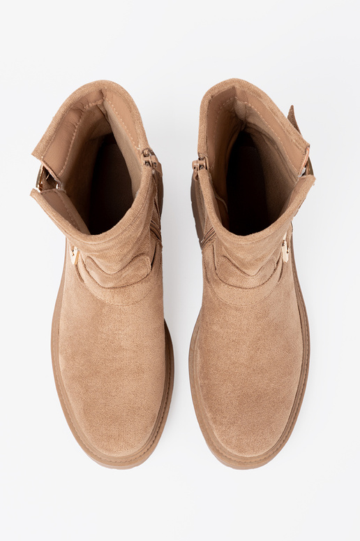 karamelinės spalvos batai z ozdobnymi auksinismi klamrami