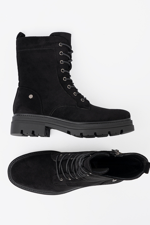 juodos spalvos suvarstytas auliniai batai na masyĮnej podeszĮie