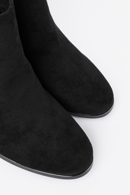 Stilingas juodos spalvos batai z eleganckim zdobieniem