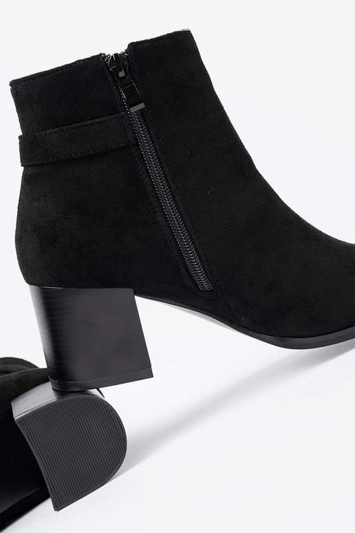 Stilingas juodos spalvos batai z eleganckim zdobieniem