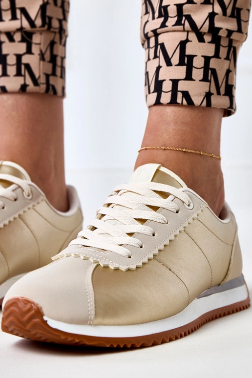 Smėlio spalvos sportiniai sportbačiai...