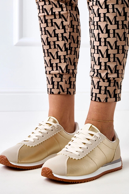 Smėlio spalvos sportiniai sportbačiai...