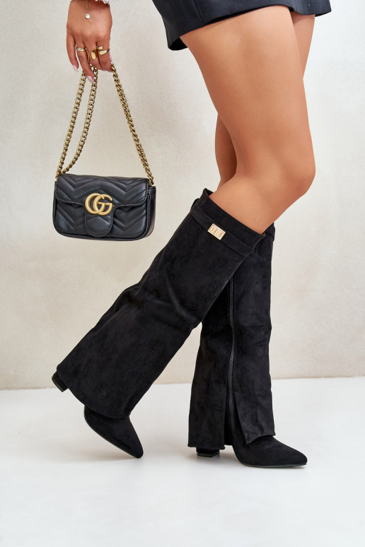 moteriški ilgaauliai batai iš eko zomšosoĮesuINyĮiniętą CholeĮką su kulniukais juodos spalvos Bralise moteriški ilgaauliai batai iš eko zomšosoĮesuINyĮiniętą CholeĮką su kulniukais juodos spalvos Bralise