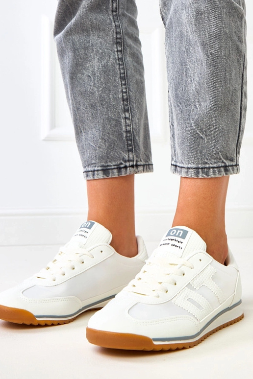 Balti sportiniai sportbačiai su...