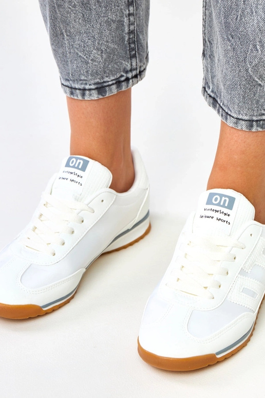 Balti sportiniai sportbačiai su...