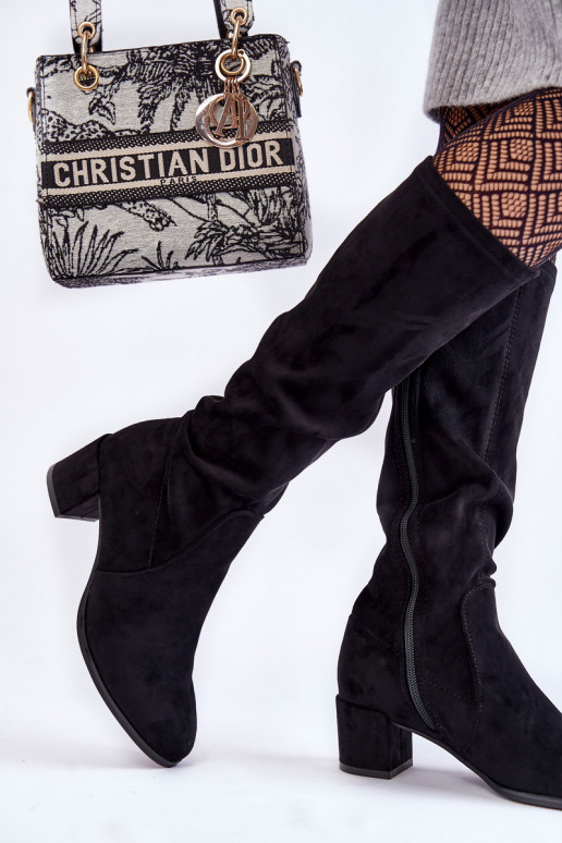 Klasikinio modelio iš zomšos ilgaauliai batai juodos spalvos Harpen Klasikinio modelio iš zomšos ilgaauliai batai juodos spalvos Harpen