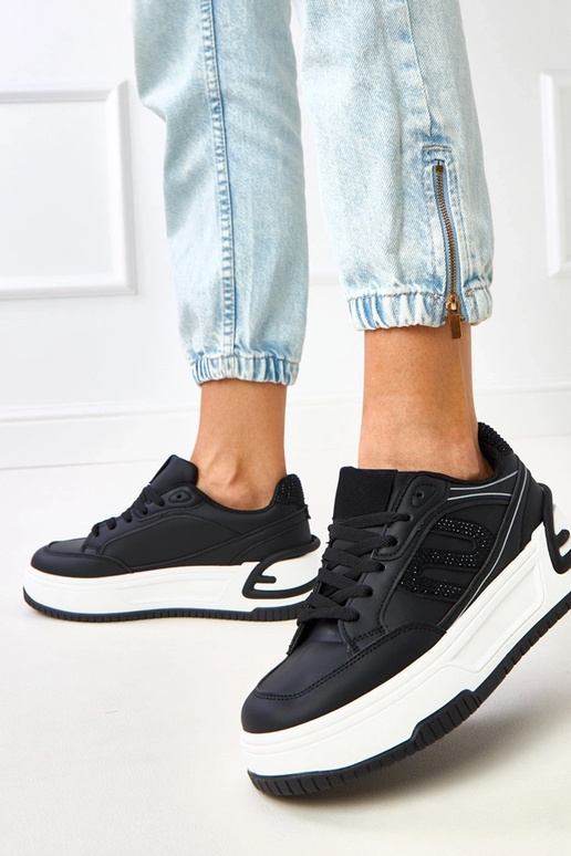 Juodi sportbačiai ant platformos,...