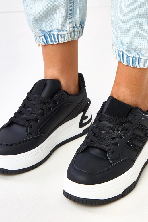 Juodi sportbačiai ant platformos,...