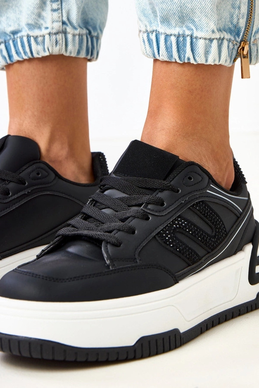 Juodi sportbačiai ant platformos,...