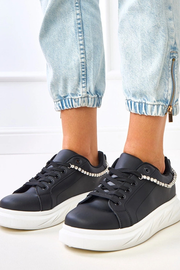 Juodi sportbačiai ant...