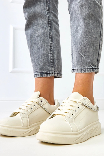 Smėlio spalvos sportbačiai...