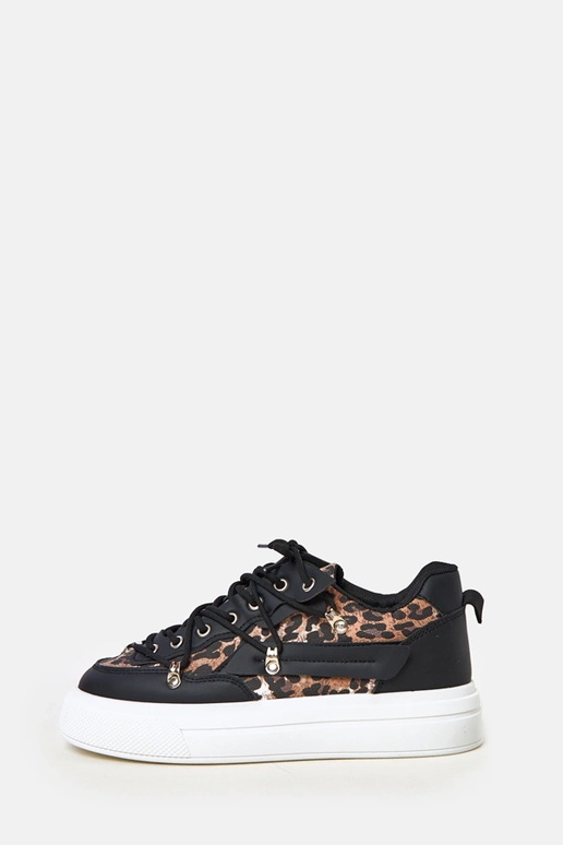 Juodai-balti sportbačiai ant...