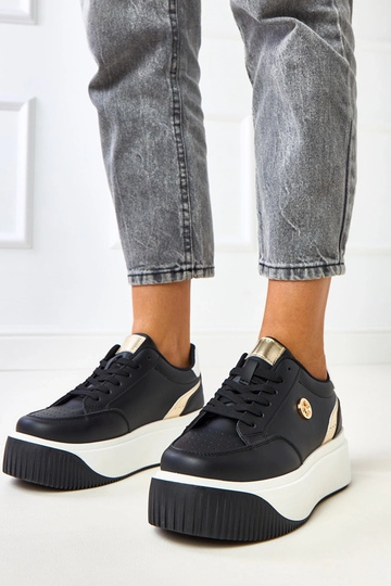 Juodi sportiniai bateliai...