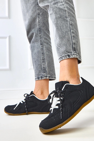 Juodi sportiniai bateliai...