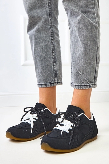 Juodi sportiniai bateliai... 2