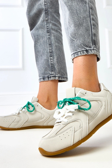 Pilki sportiniai bateliai...