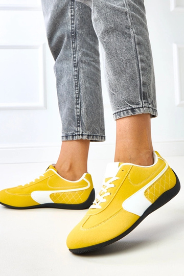 Geltoni sportiniai bateliai... 2