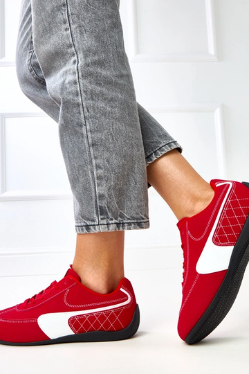 Raudoni sportiniai bateliai... 2