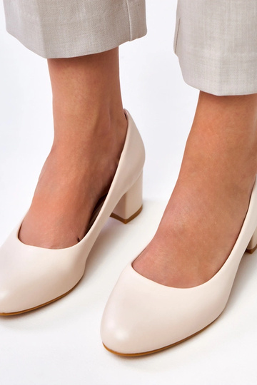 Smėlio spalvos žemakulniai...