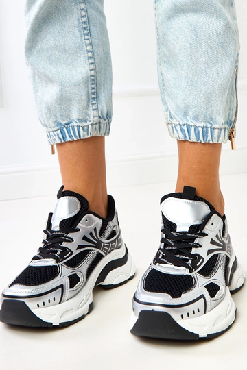 Juodi sportiniai bateliai...