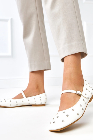 Baltos balerinos su...