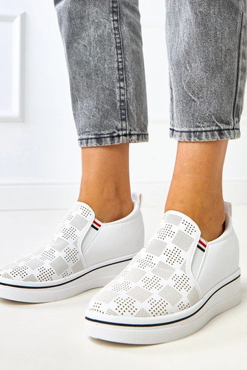 Balti ažūriniai kedai ant... 2