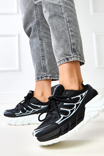 Juodi sportbačiai ant... 2