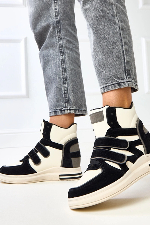 Aukšti juodai balti sportbačiai su...