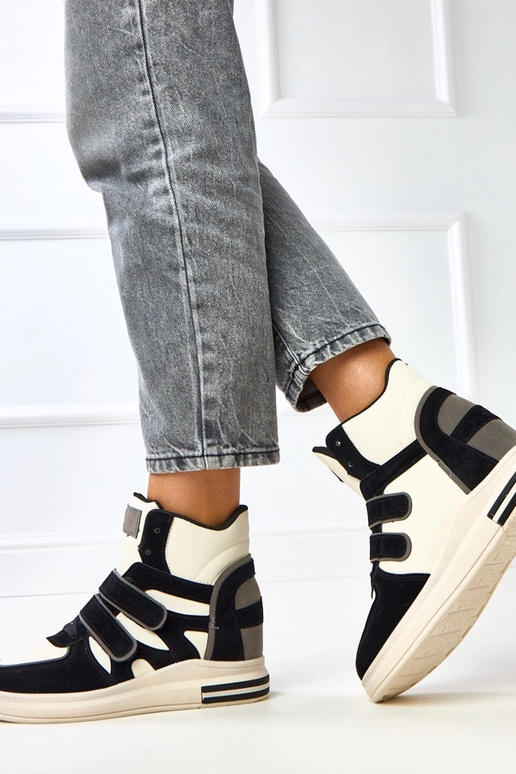 Aukšti juodai balti sportbačiai su...