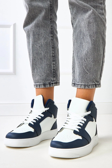 Aukšti balti tamsiai mėlyni...