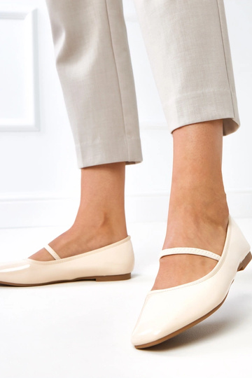 Smėlio spalvos lakuotos...