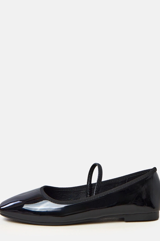 Juodos lakuotos balerinos su gumele... Juodos lakuotos balerinos su gumele...