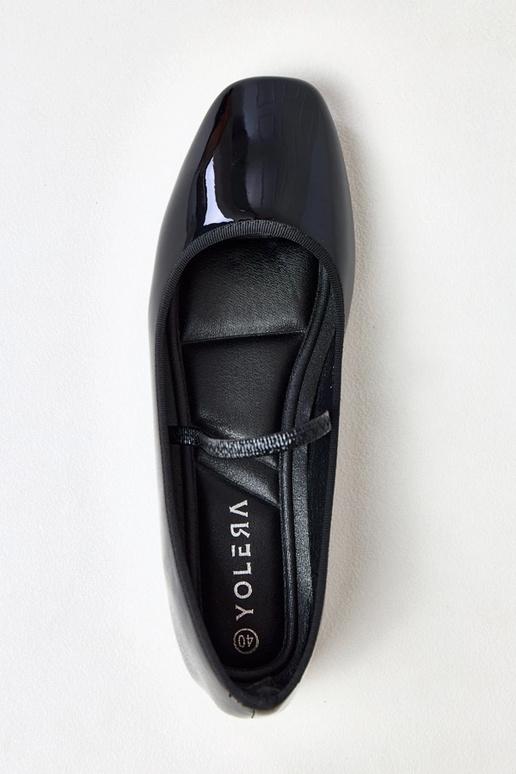 Juodos lakuotos balerinos su gumele... Juodos lakuotos balerinos su gumele...