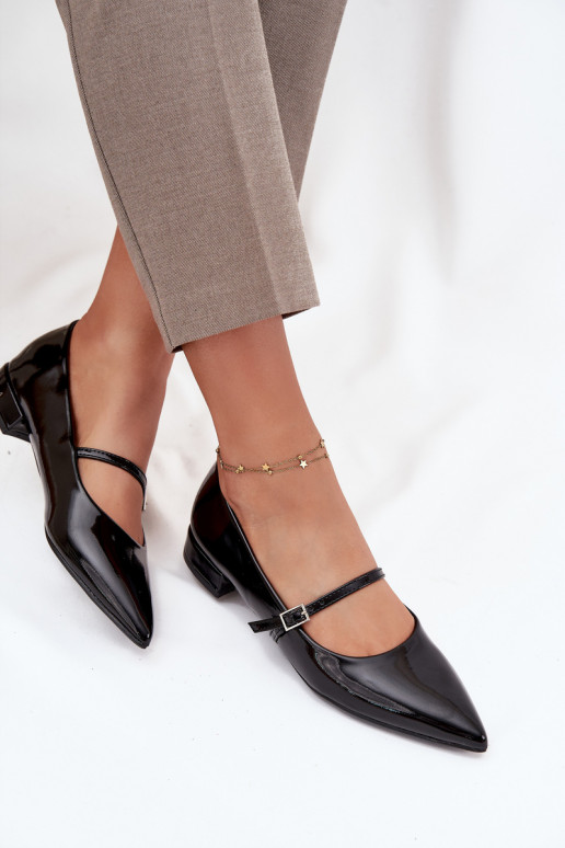 Lakuotos balerinos Įjungta Subtilusm Obcasie su dirželiais juodos spalvos Isvella Lakuotos balerinos Įjungta Subtilusm Obcasie su dirželiais juodos spalvos Isvella