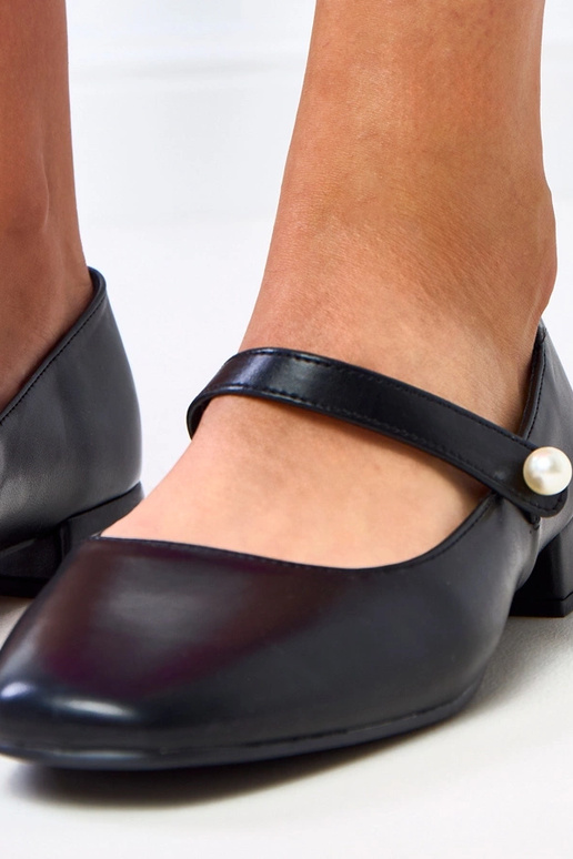 Juodi žemakulniai bateliai su...