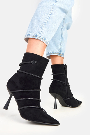 Juodi aulinukai ant... 2